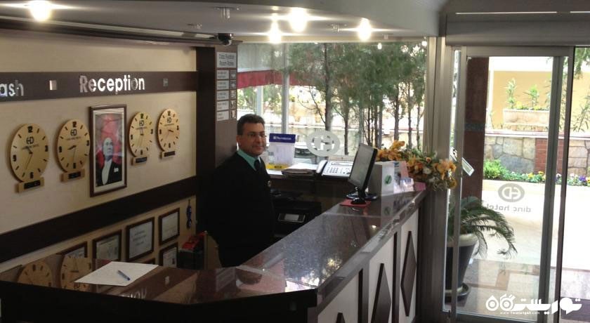 میز پذیرش هتل